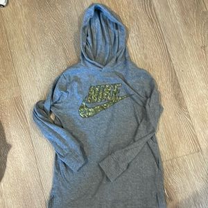 Boys gray hooded Nike long tee, size 7